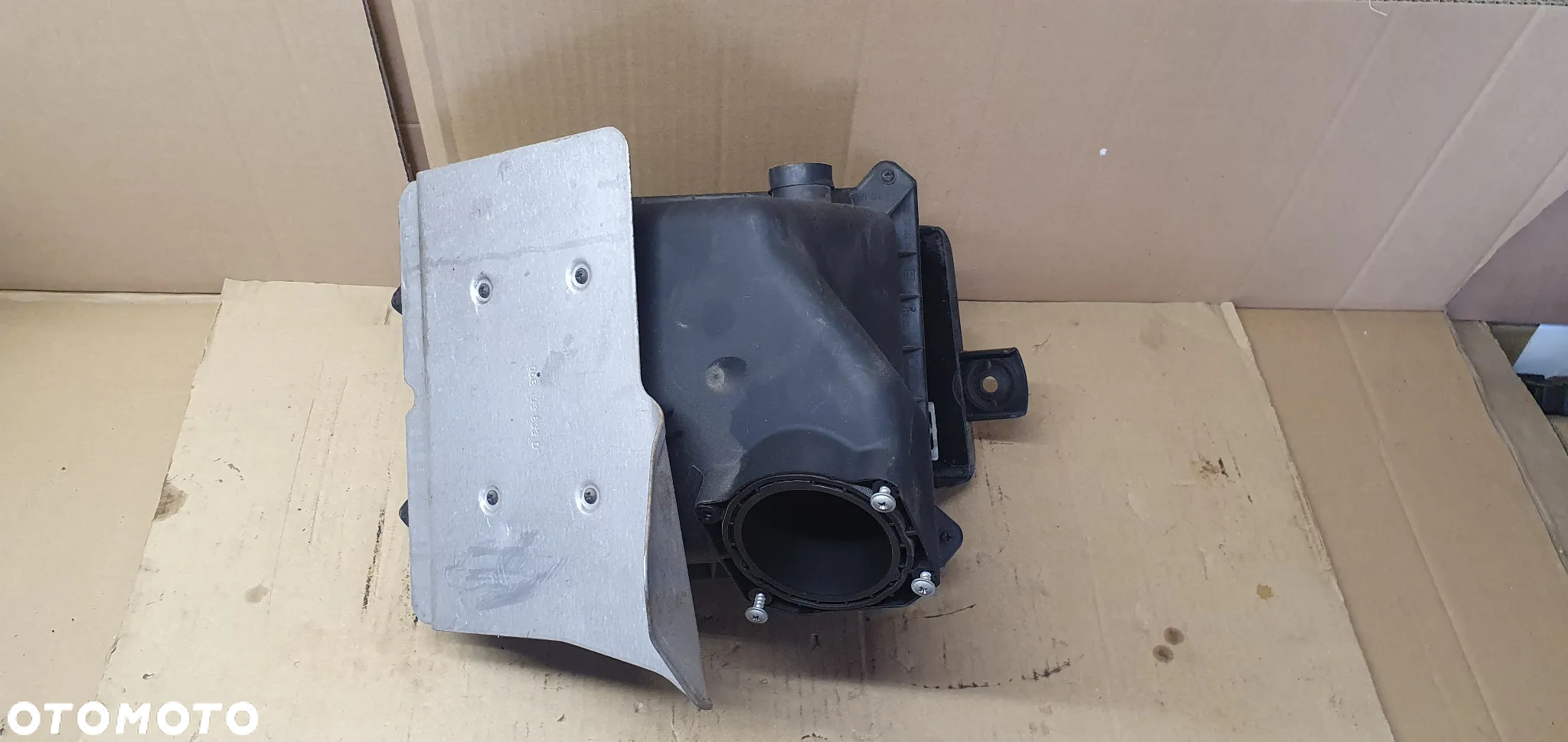 Obudowa filtra powietrza Audi A4 B6 2.0 06B133837R - 2