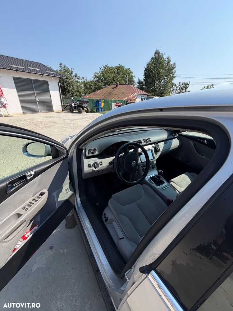 Volkswagen Passat 2.0 FSI Comfortline - 4