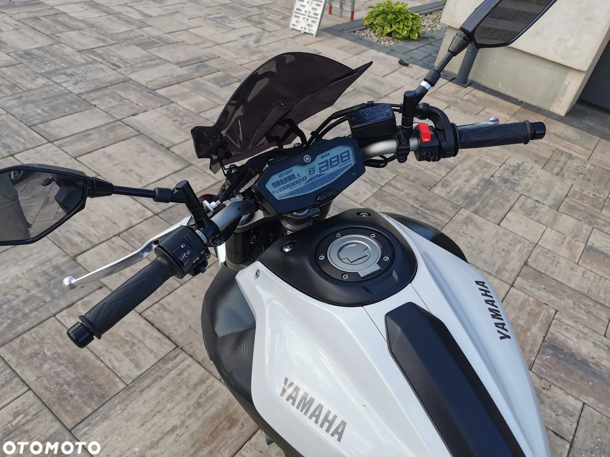 Yamaha MT - 17
