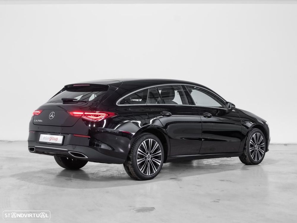 Mercedes-Benz CLA 250 e Shooting Brake Progressive - 4