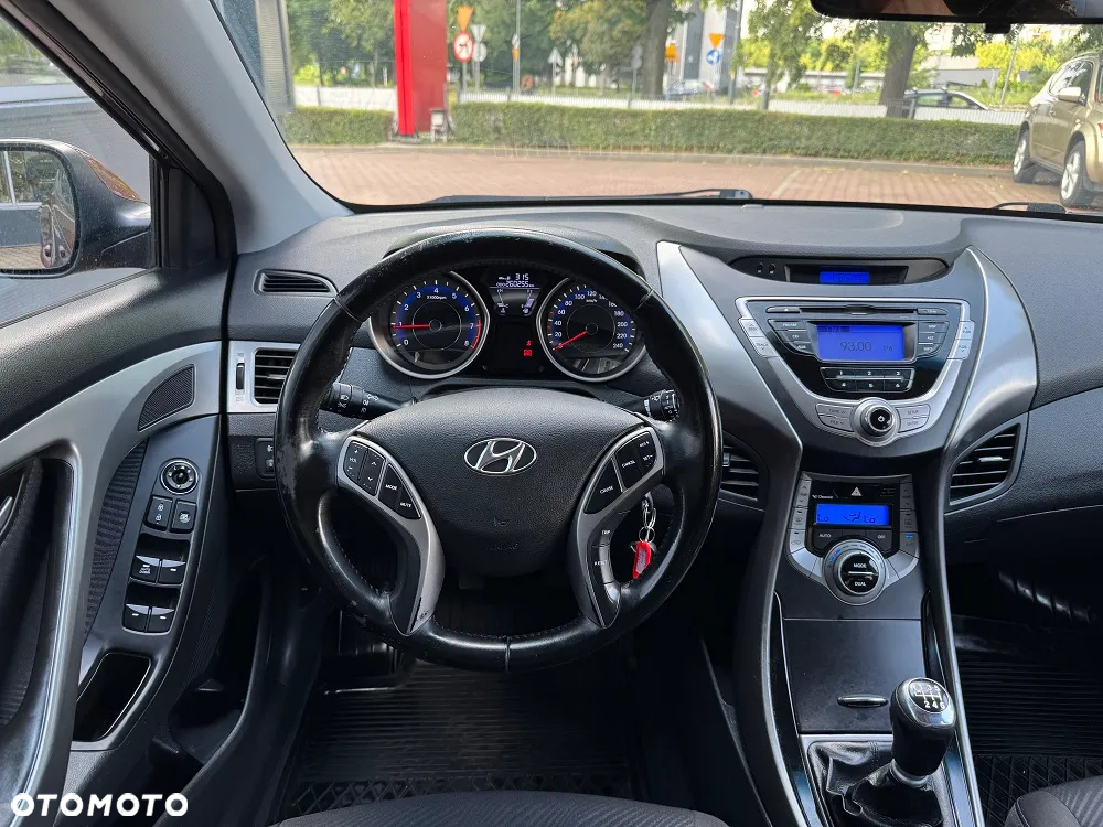 Hyundai Elantra 1.6 Comfort - 11