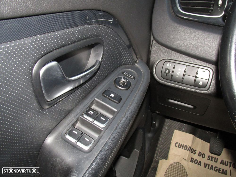 Kia Carens 1.7 CRDi ISG TX - 23
