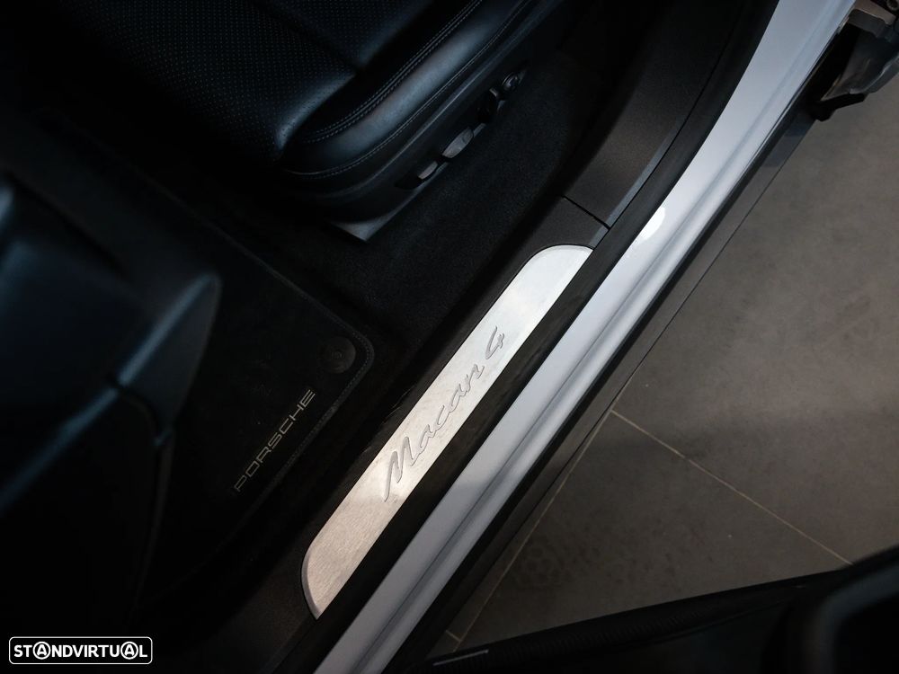 Porsche Macan Electric 4 - 22