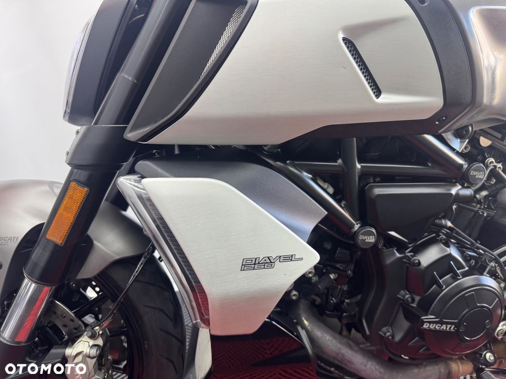 Ducati Diavel - 13