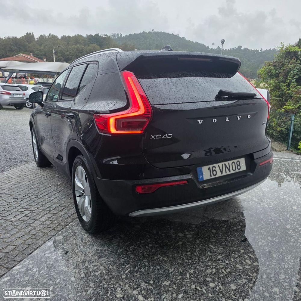 Volvo XC 40 1.5 T3 Momentum Tech Edition - 3