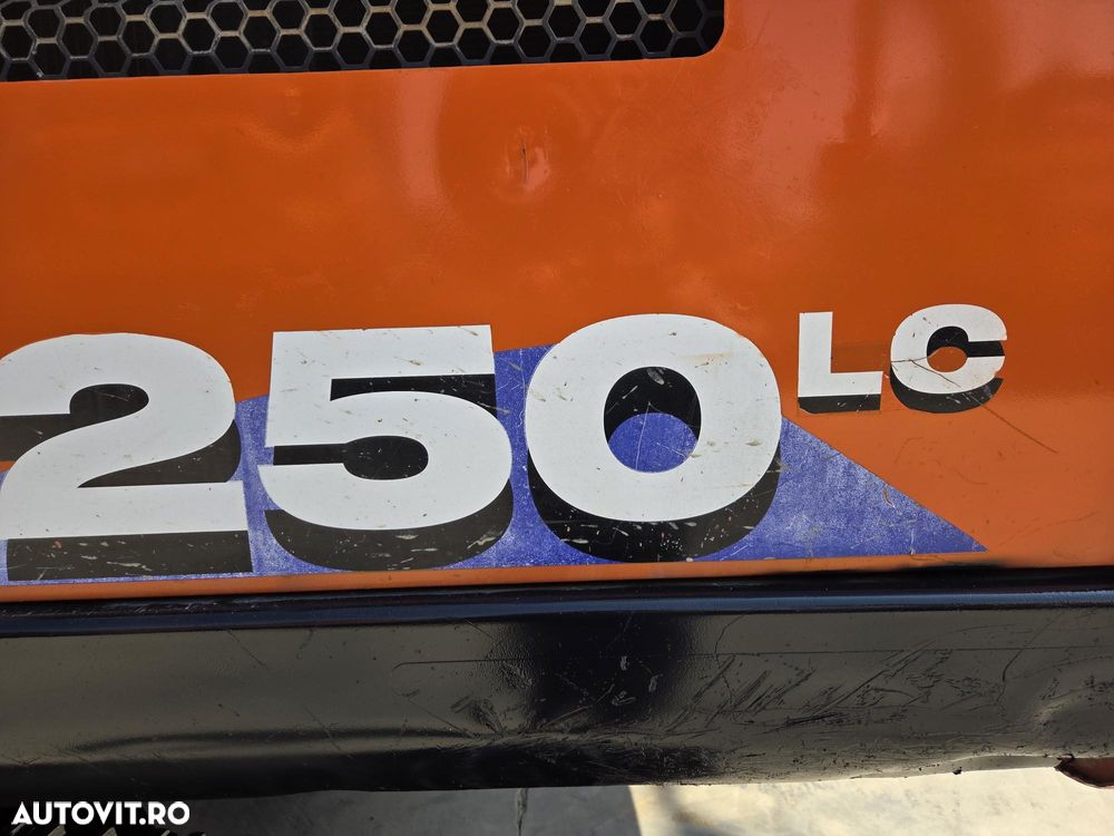 Hitachi SET BRATE LUNGI NOI 18m, cupa 0,9mc, 2019, 6.017h, gresare automata, latime 3,19m, 3 pompe hidr Hitachi, camera spate, camera laterala, consum mediu 13l/h, motor Isuzu 190CP, JAPONIA, doar 377h deplasare lant 80% ok, leasing 3 ani-PROMOTIE 131.900Eur - 28