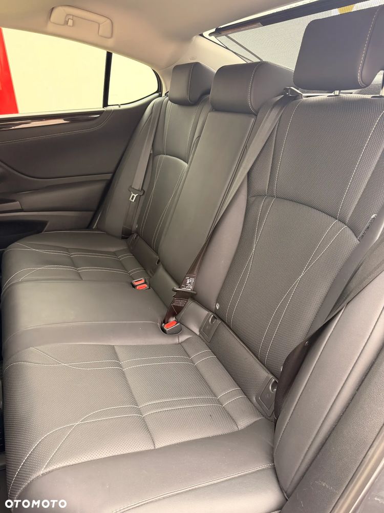 Lexus ES 300h Prestige - 11