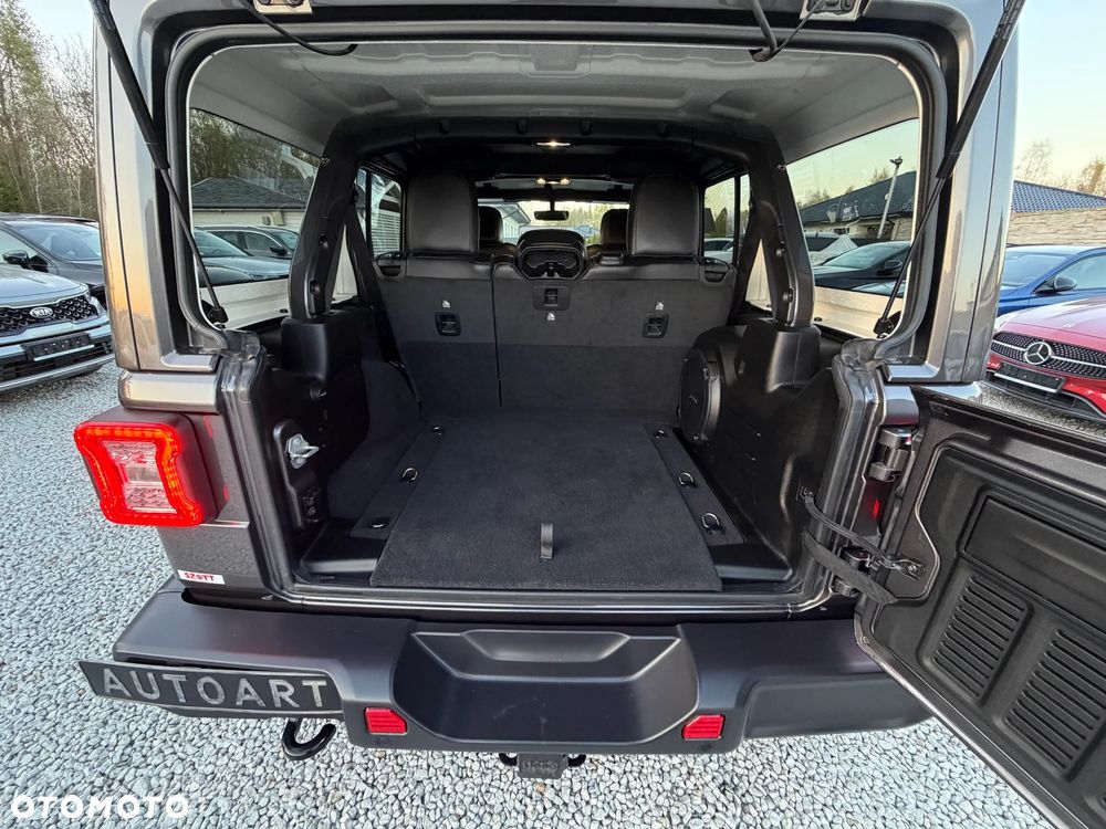 Jeep Wrangler 3.6 Unlim Sahara - 30