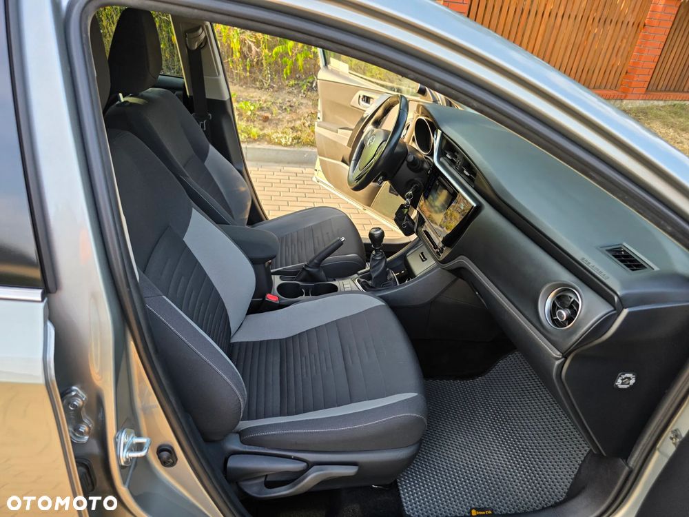 Toyota Auris 1.6 Premium - 32