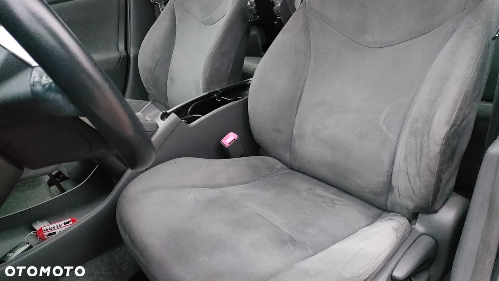 Toyota Prius (Hybrid) Comfort - 11