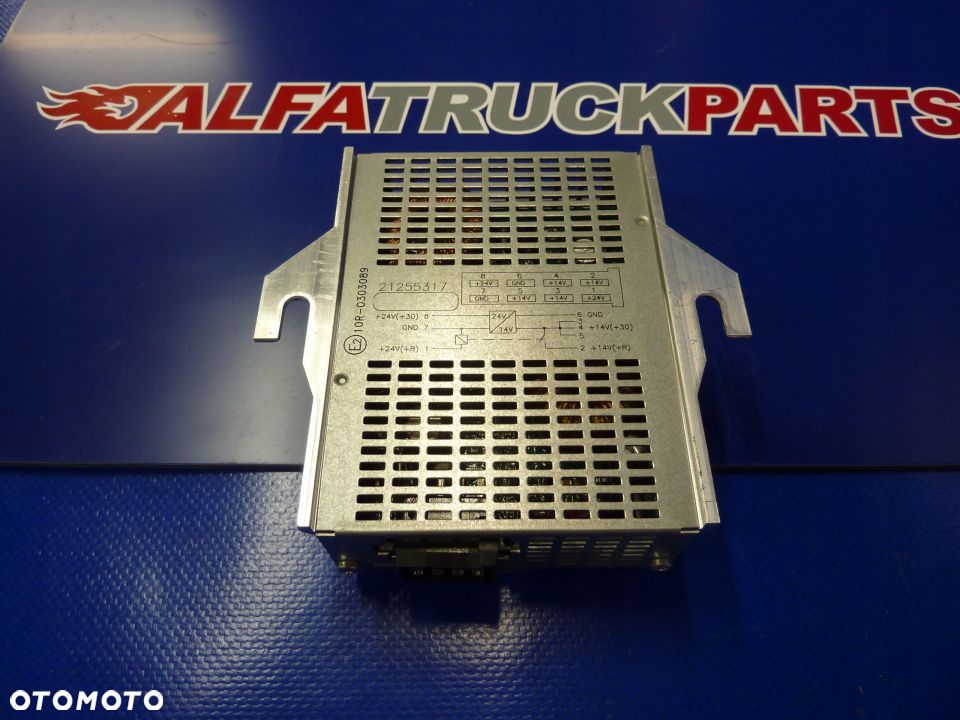 RENAULT GAMA T RANGE PRZETWORNICA NAPIĘCIA 24V-14V - 2