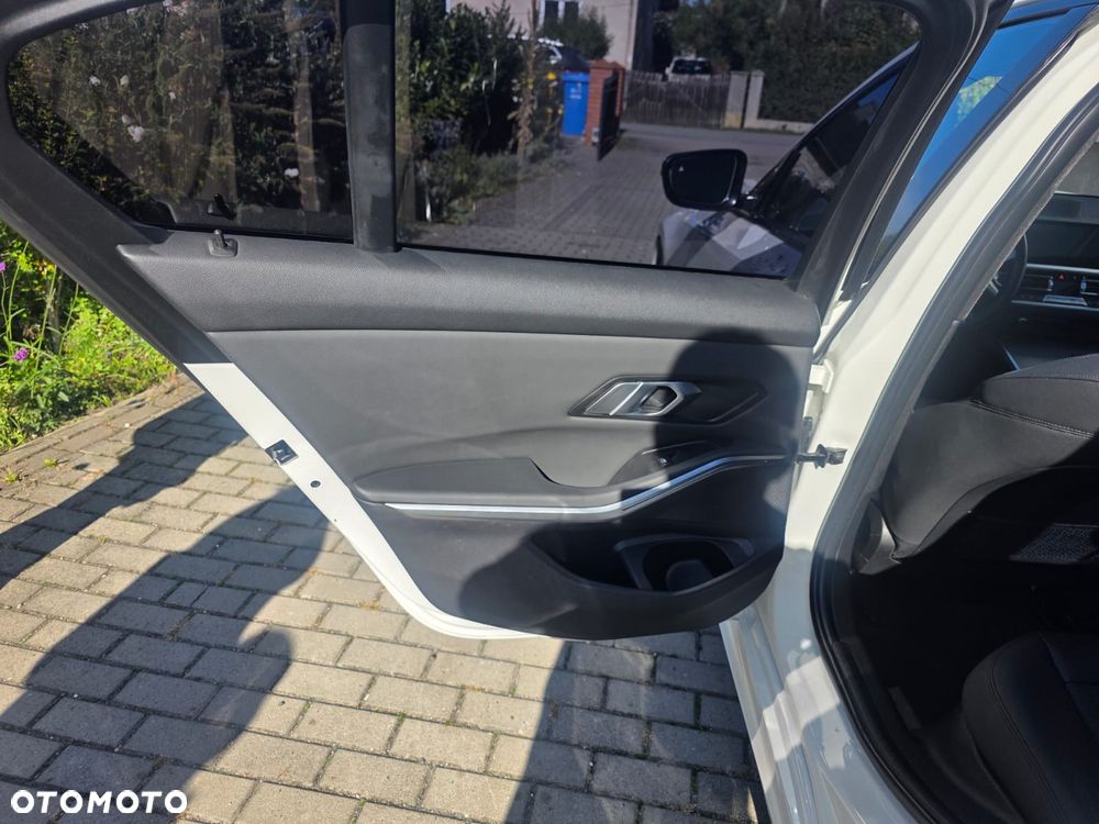 BMW Seria 3 - 16