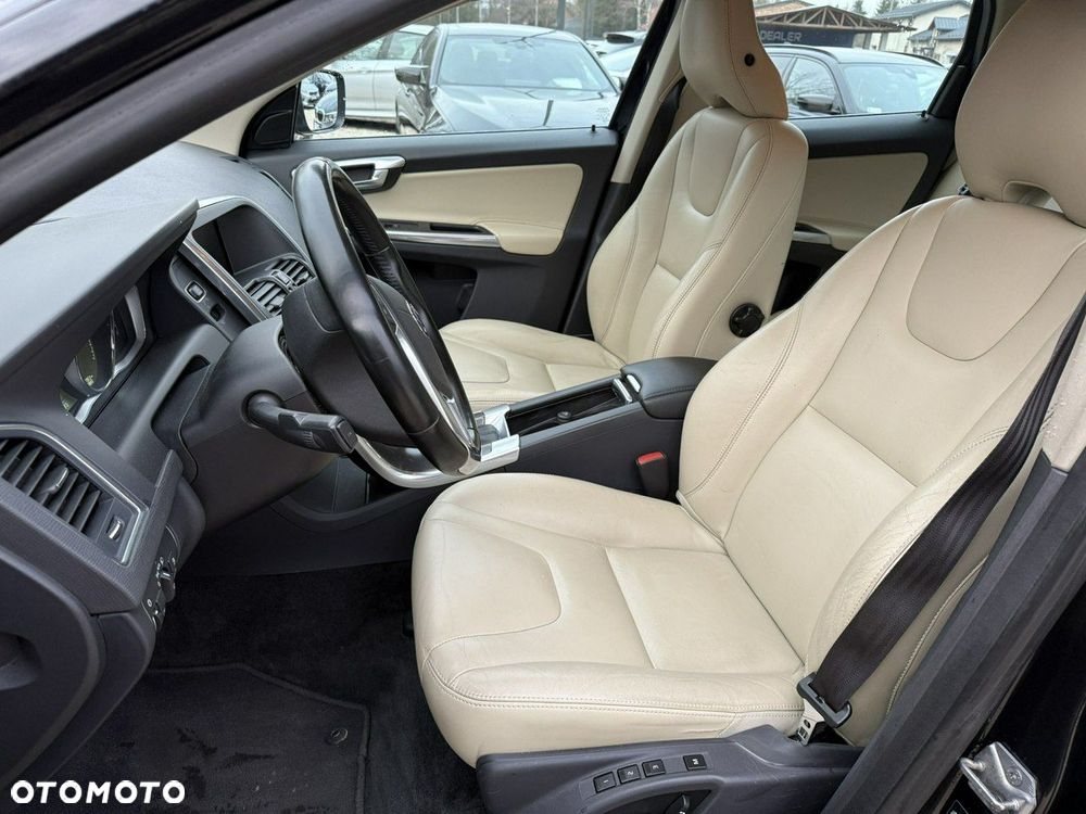 Volvo XC 60 D5 AWD Summum - 6