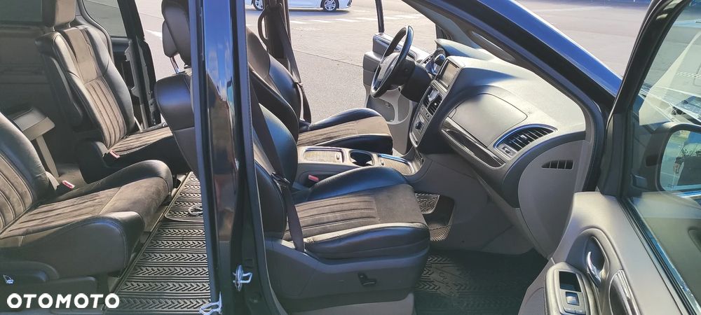 Lancia Voyager 3.6 Platinum Euro6 - 19