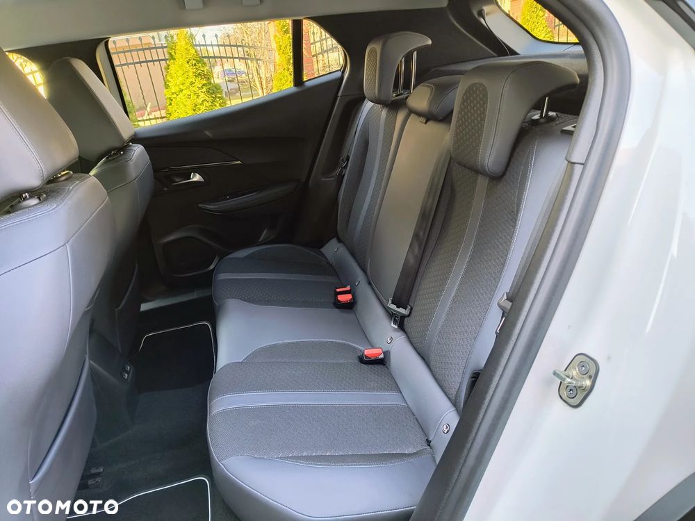 Peugeot 2008 1.5 BlueHDi Allure S&S - 25