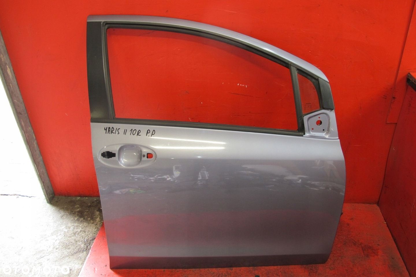 TOYOTA YARIS 2 II DRZWI PRZÓD PRAWE 8T4 5D - 1