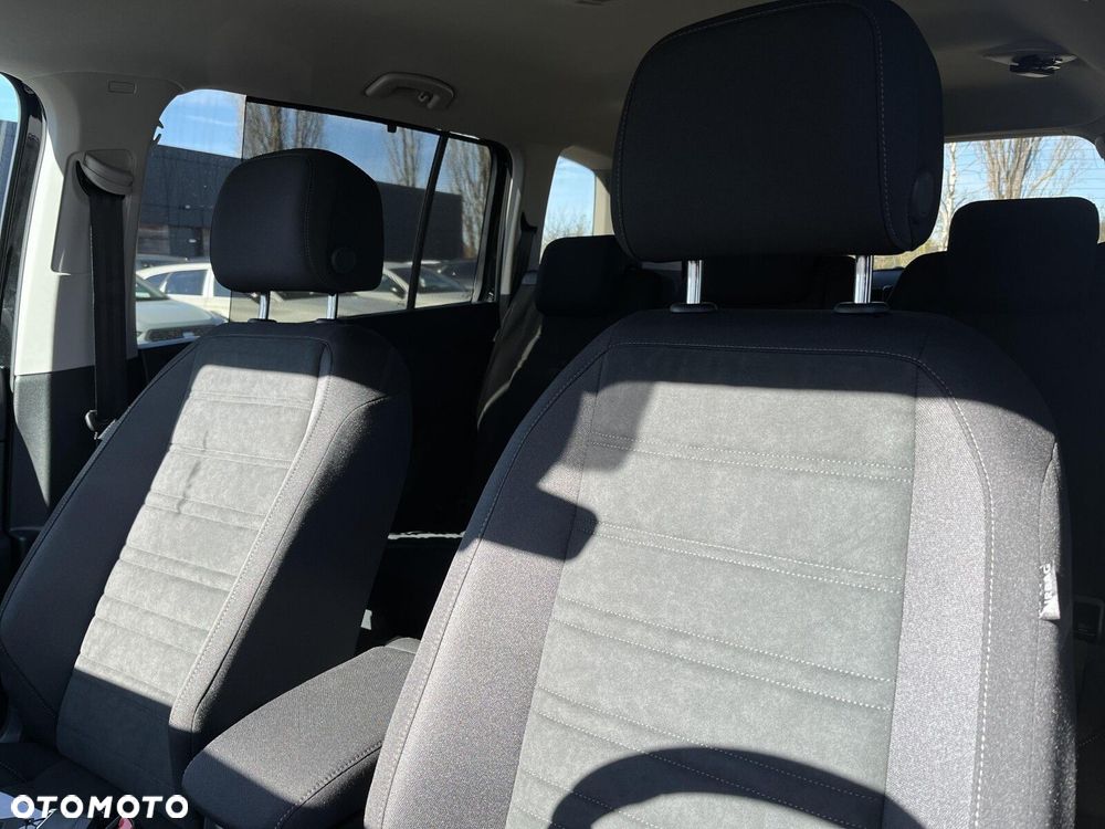 Volkswagen Touran - 17