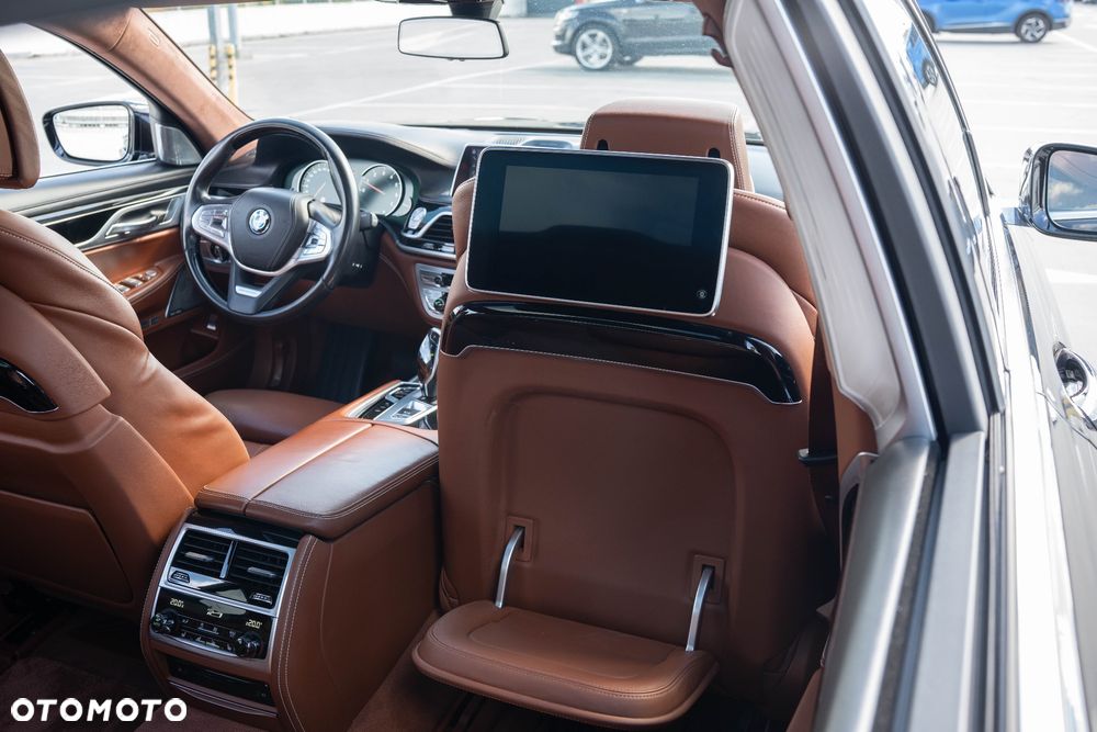 BMW Seria 7 750Li xDrive - 22