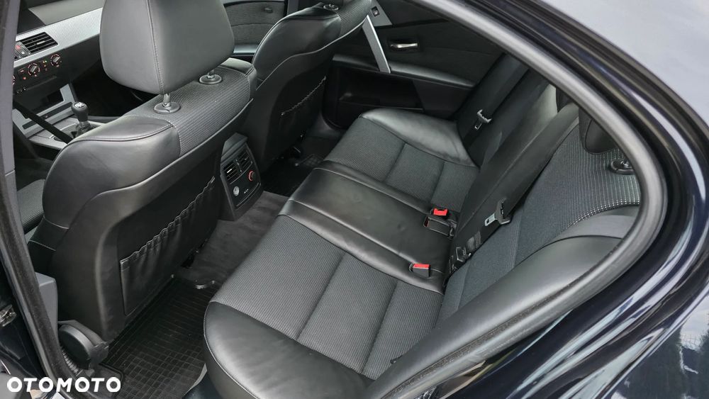 BMW Seria 5 523i - 14