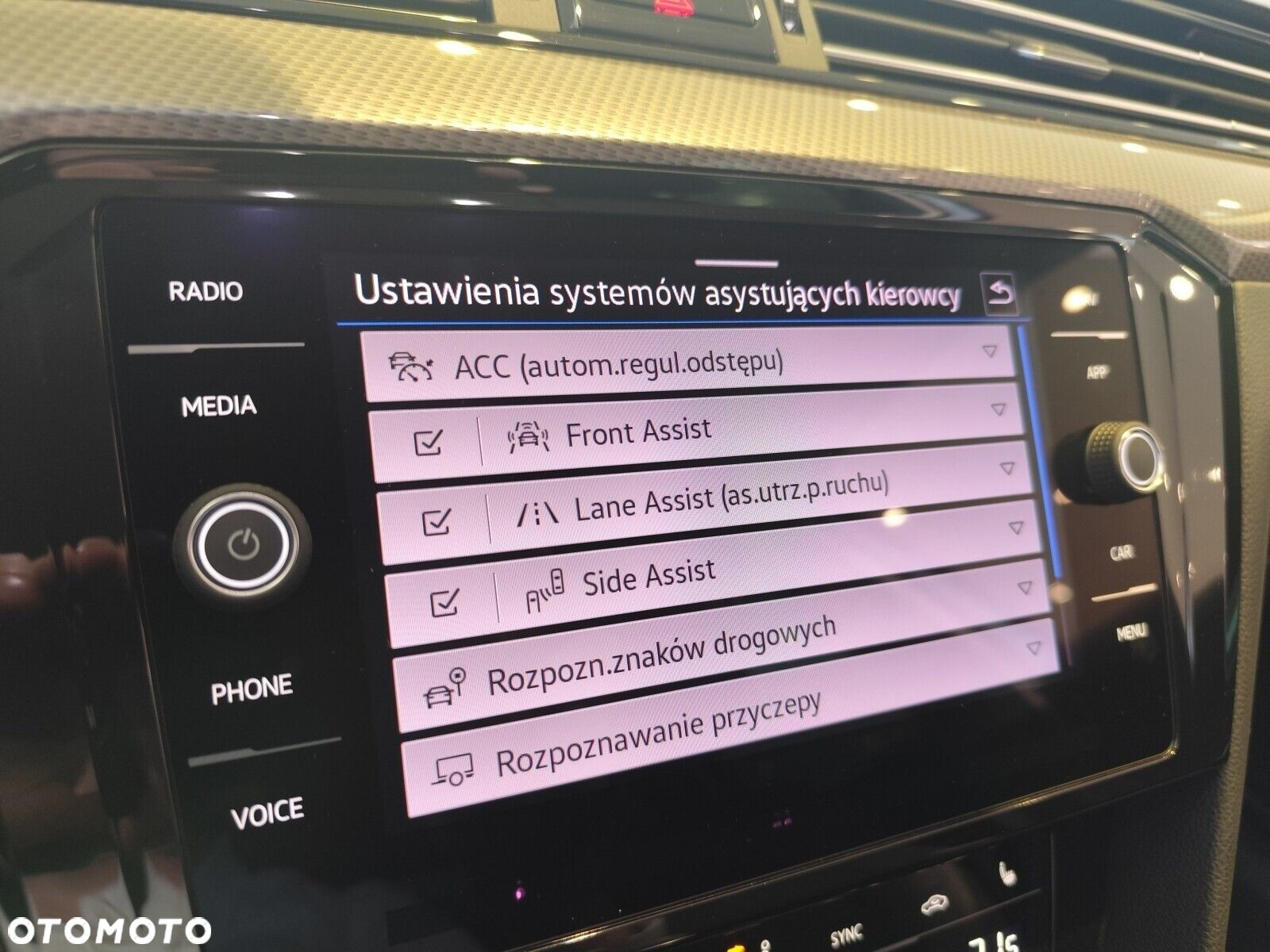 Volkswagen Passat - 32