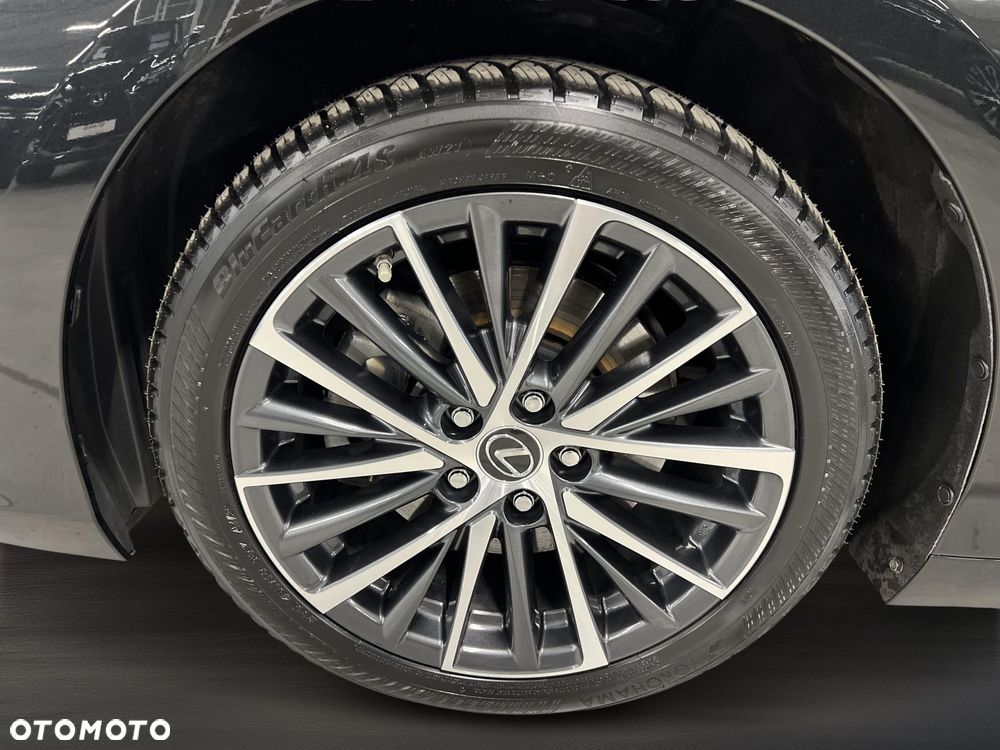Lexus ES 300h Business Edition - 24