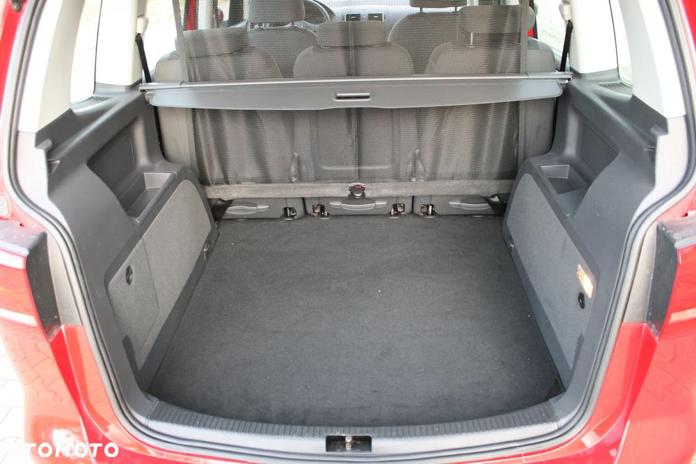 Volkswagen Touran - 23