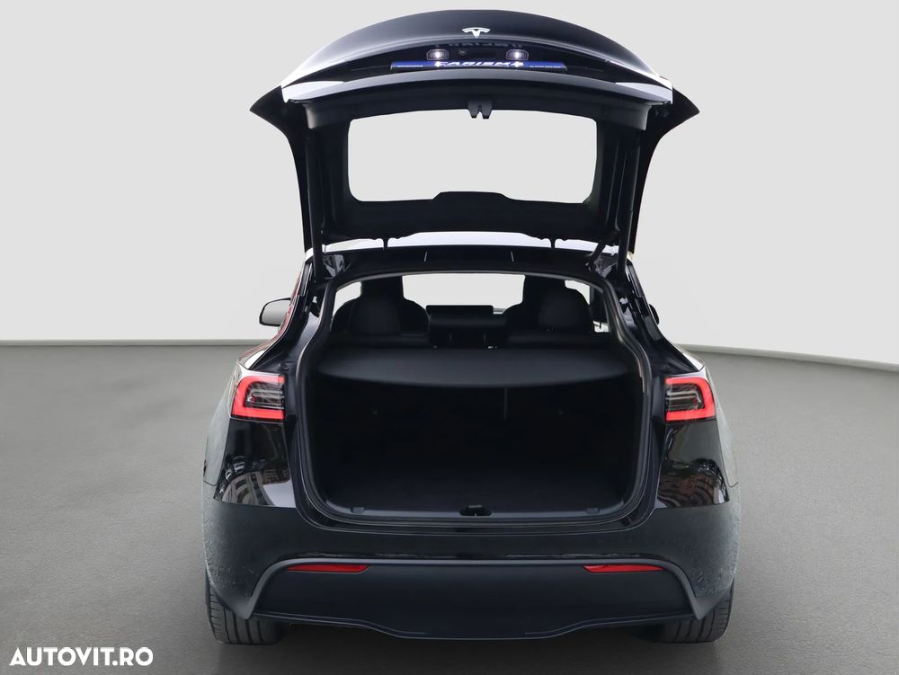 Tesla Model Y Long Range RWD Premium - 10