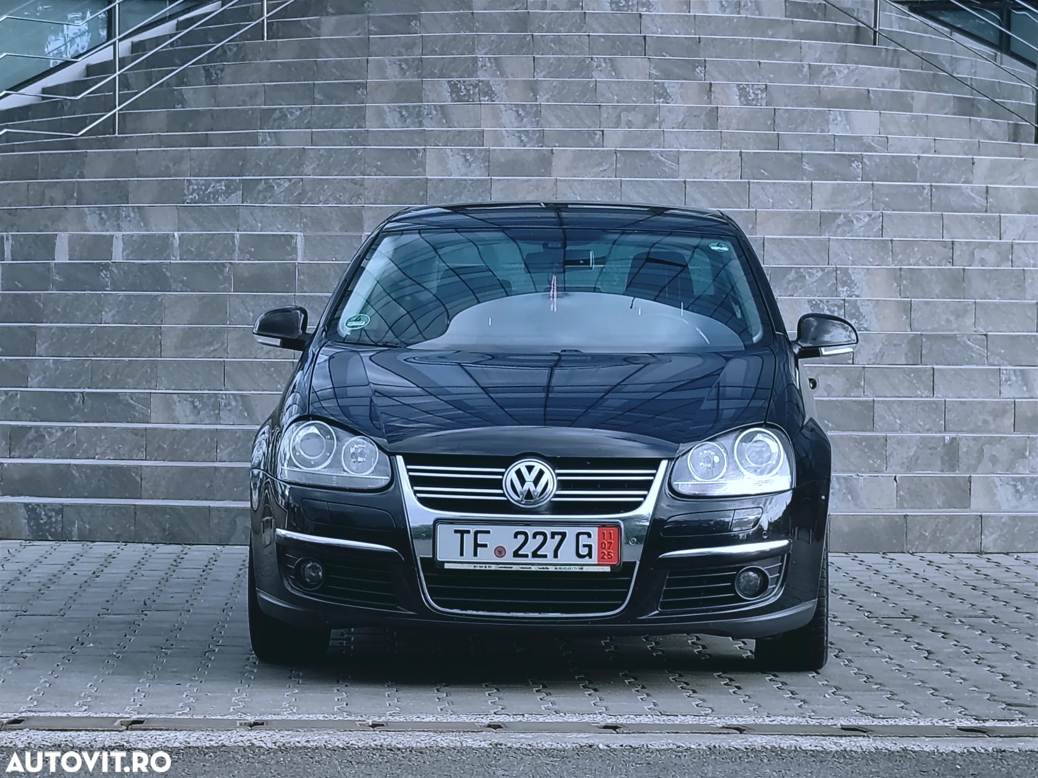 Volkswagen Jetta 1.6 TDI DSG Comfortline - 12