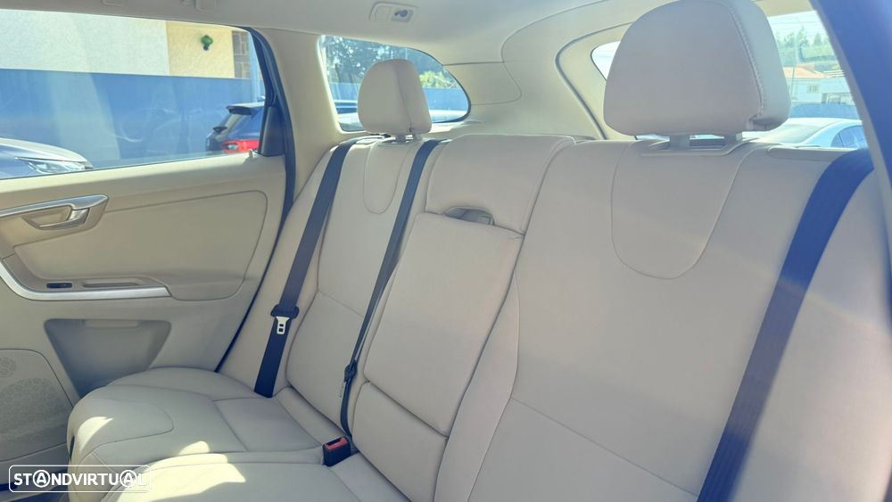 Volvo XC 60 2.0 D3 Drive Momentum - 13