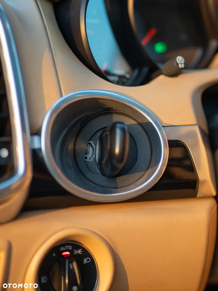 Porsche Cayenne - 22