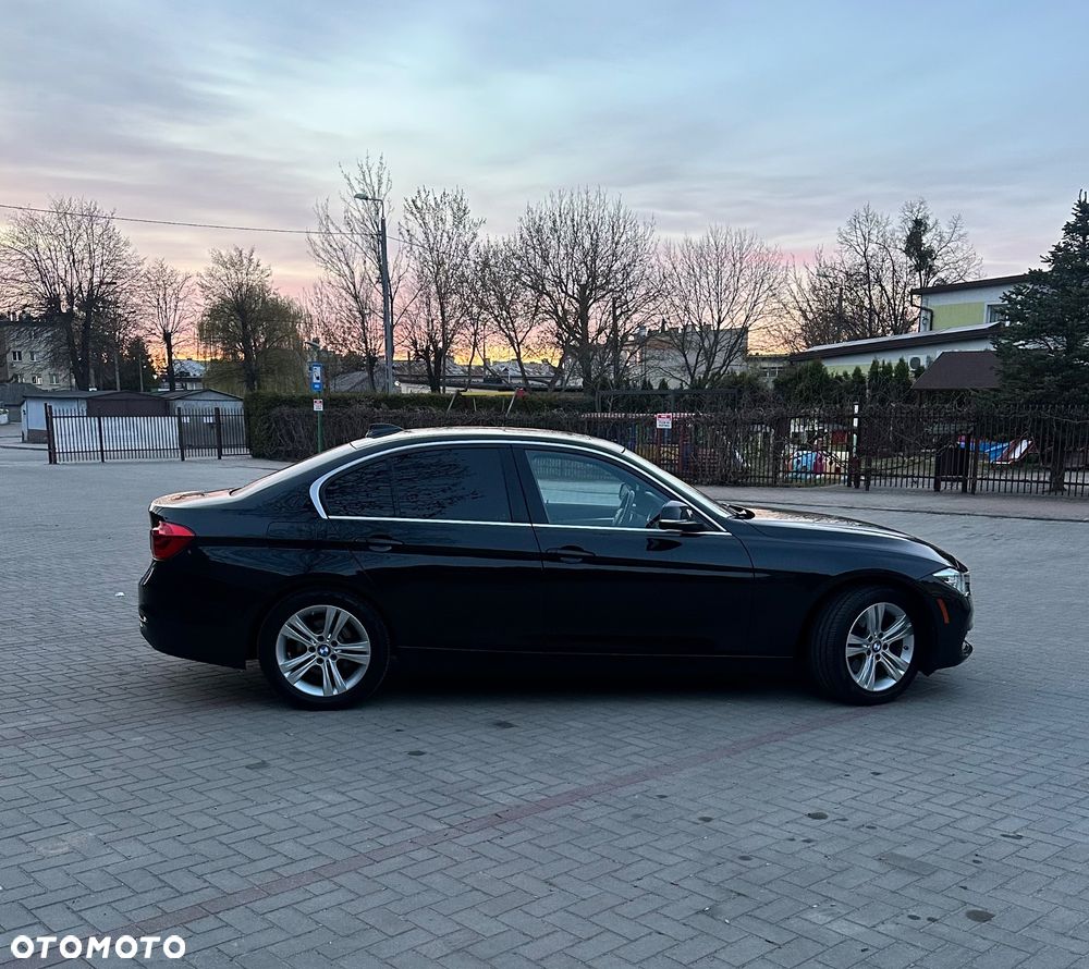 BMW Seria 3 330i Luxury Line sport - 14