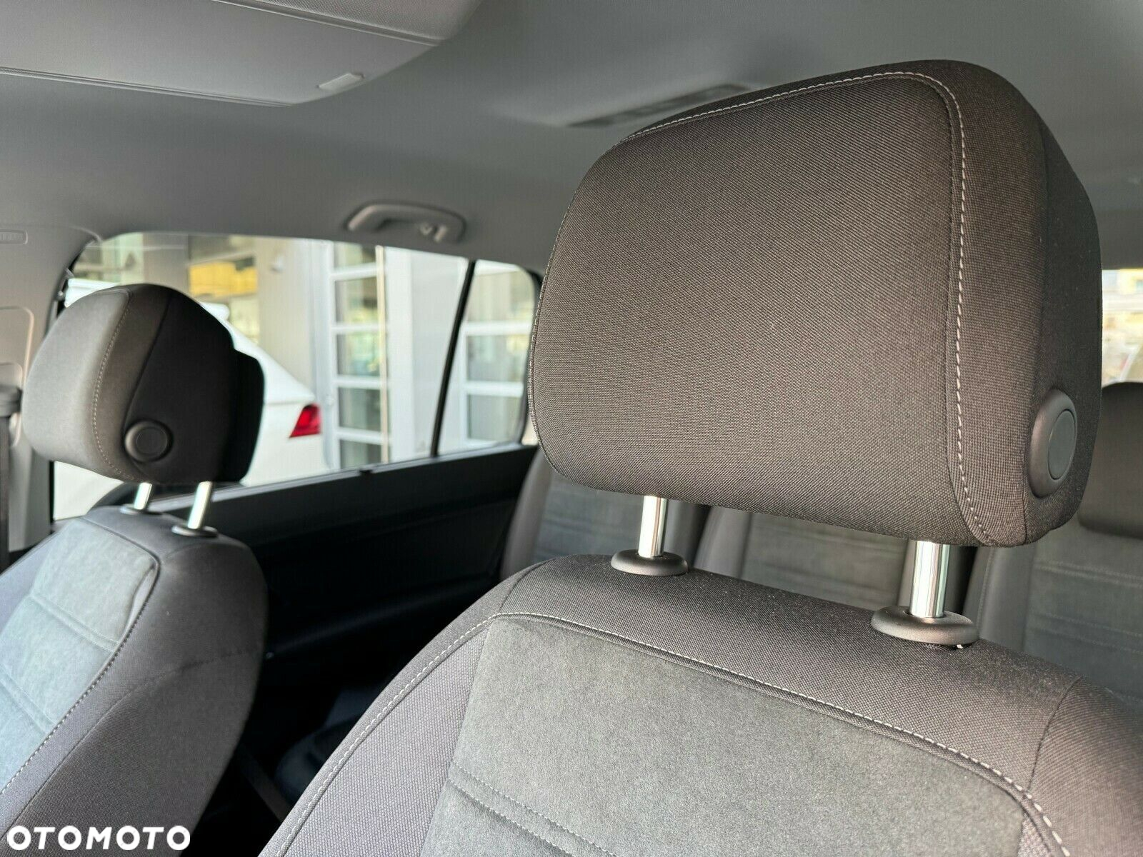 Volkswagen Touran - 11