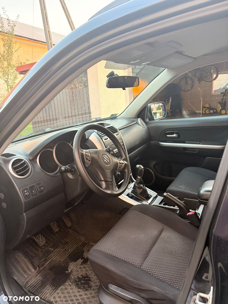 Suzuki Grand Vitara 2.0 Comfort + Family - 6