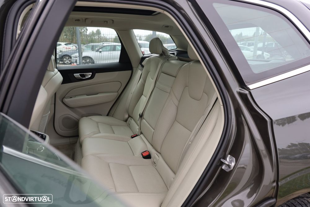 Volvo XC 60 2.0 D4 Inscription AWD Geartronic - 9