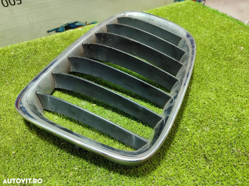 GRILA BARA FATA STANGA BMW X1 E84 SDRIVE 18D 2.0 DIESEL 2010 / MODEL SAV HATCHBACK COD OEM 2993307 / 51112993307 / 10627110 / 2009-2015 - 4