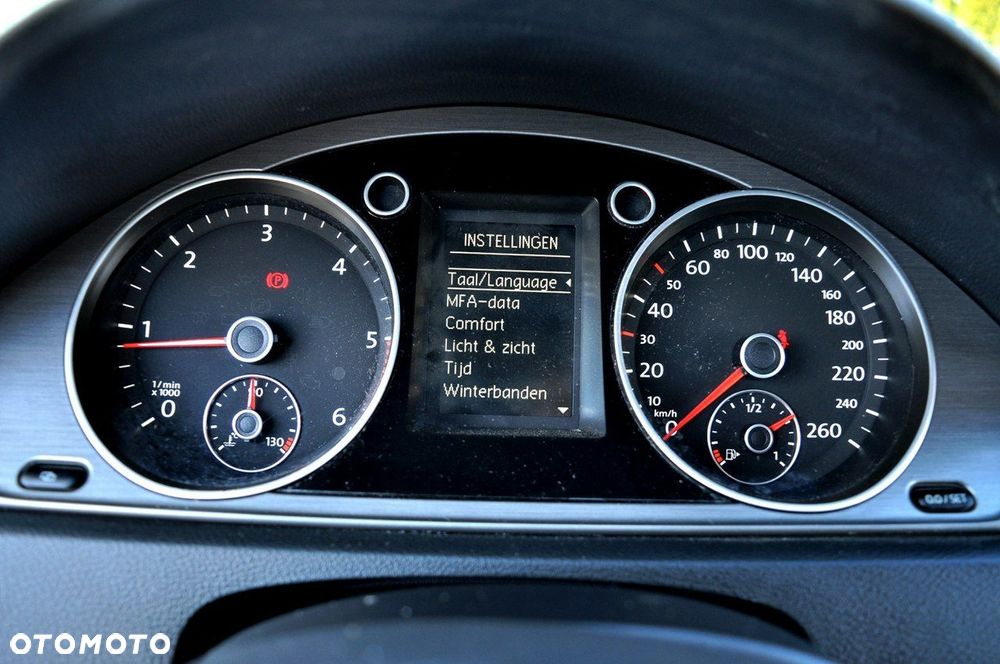 Volkswagen Passat - 14