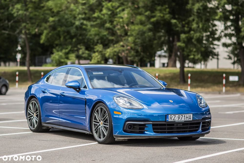 Porsche Panamera 4S - 4