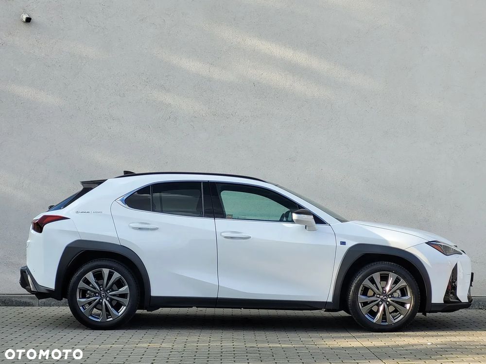 Lexus UX 300h F Sport Design - 10