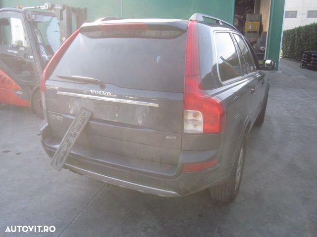 Dezmembrez Volvo XC 90 , an 2007 , 2.4D , tip motor D5244T - 3
