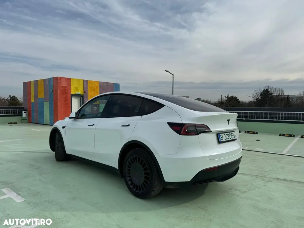 Tesla Model Y AWD Long Range - 6