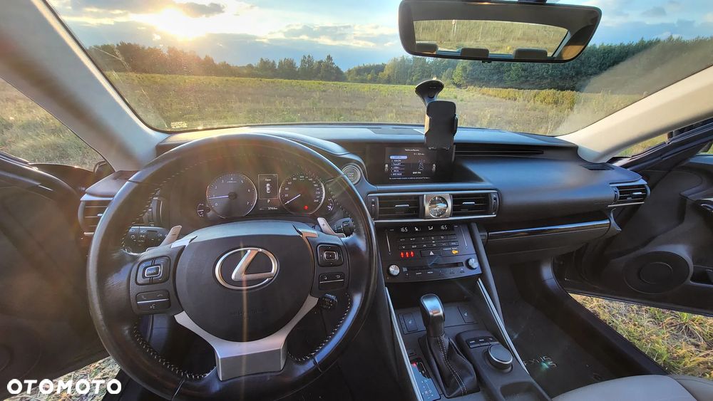 Lexus IS 200t / 300 F Sport - 15