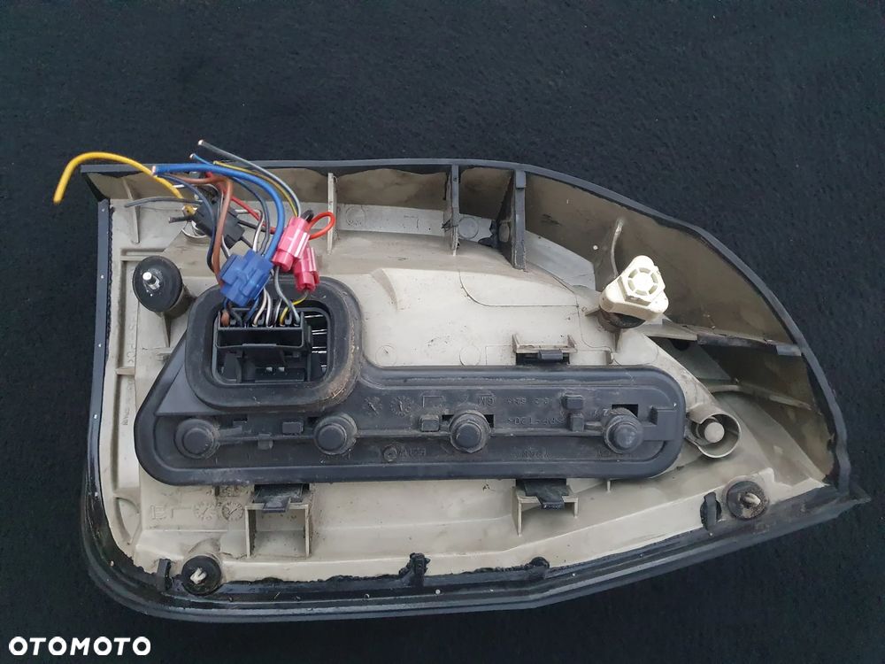OPEL ZAFIRA A LAMPA LEWY TYŁ TYLNA - 2