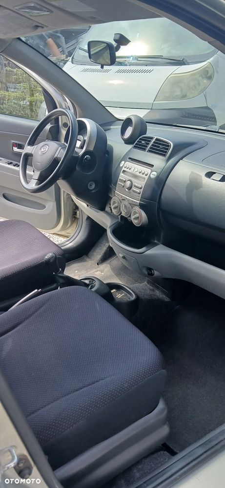 Daihatsu Sirion - 6