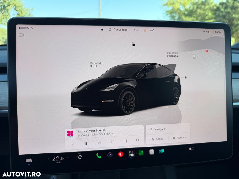 Tesla Model Y - 12