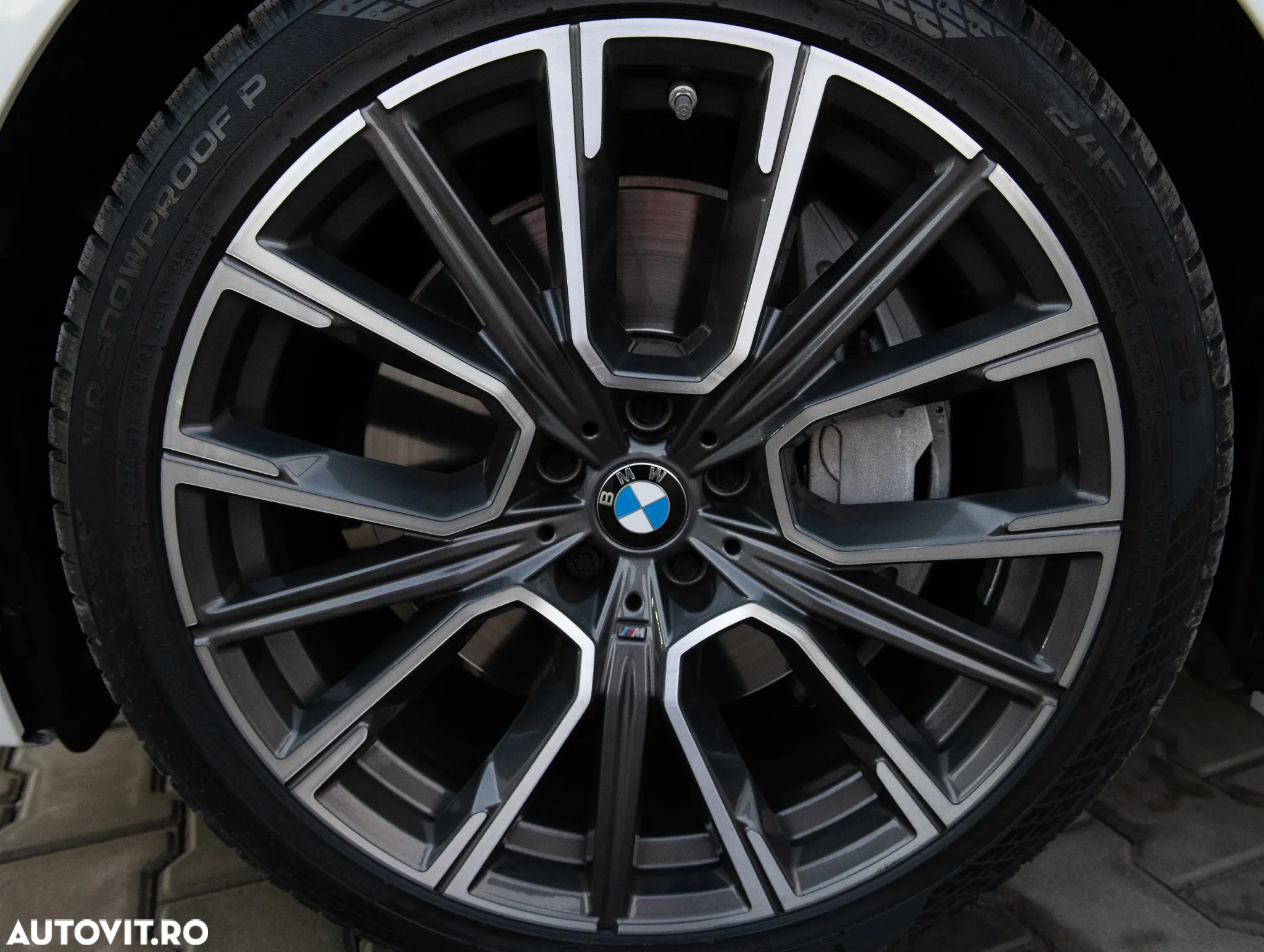 BMW Seria 7 740d xDrive MHEV - 38