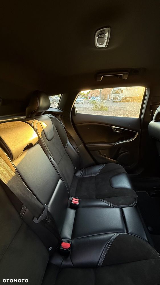 Volvo V40 D2 Drive-E R-Design Momentum - 4