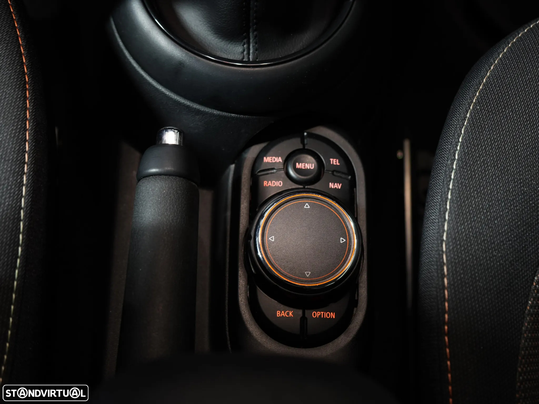 MINI 5 Portas Cooper D Auto - 23