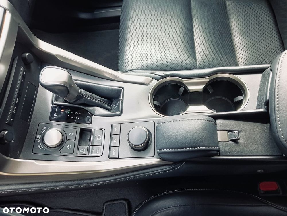 Lexus NX 300h Comfort AWD - 7