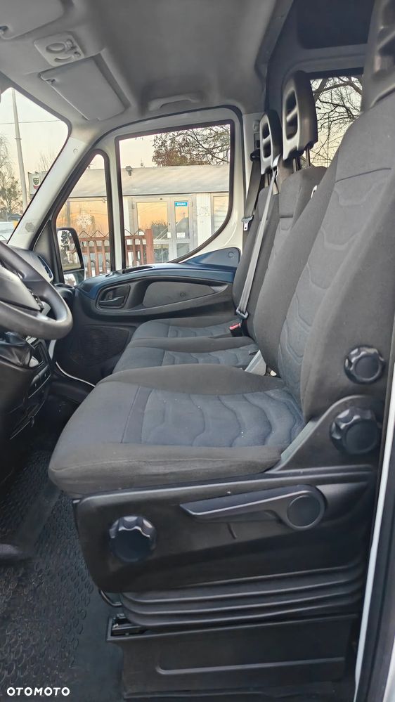Iveco Daily 35C14  bliźniak brygadówka 7 osób - 14