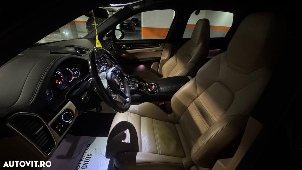 Porsche Cayenne Standard - 8